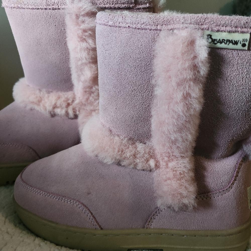 Pink Bearpaw Boot  Sherpa lining Girls 4 winter!